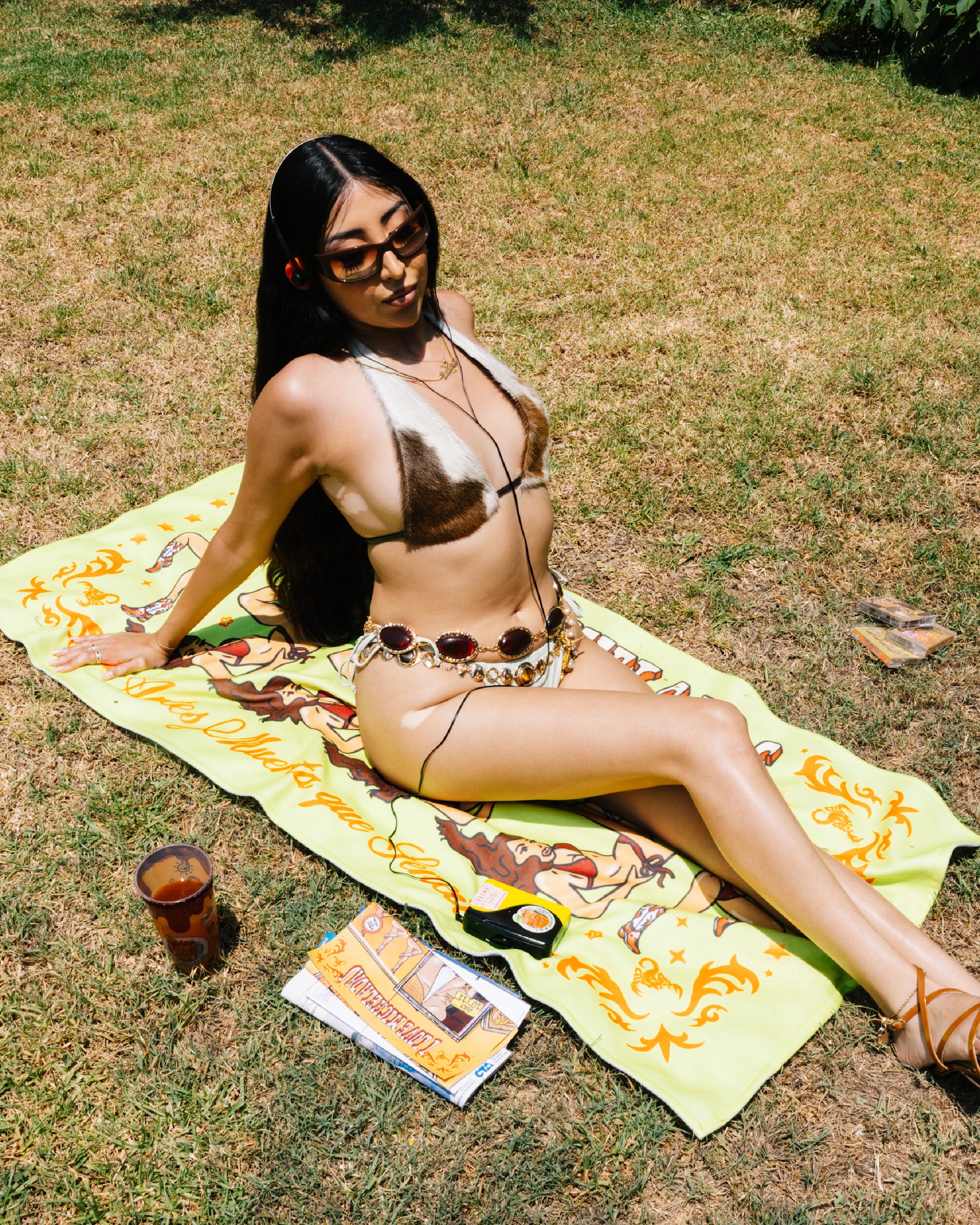 Antes Muerta Que Sencilla Beach Towel
